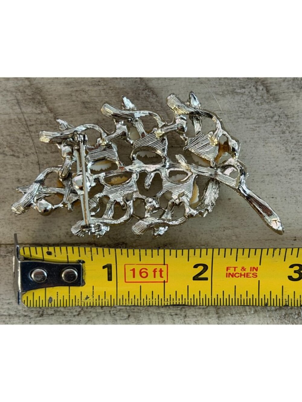 Vintage Celluloid White Rose Floral Spray Brooch Silver Tone Rhinestone 1950s - Picture 4 of 11